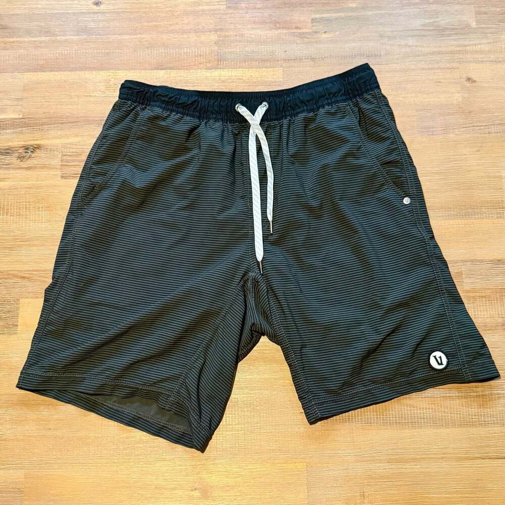 Vuori Kore Stripe Athletic Lined Shorts Men's Medium Green/Black Striped